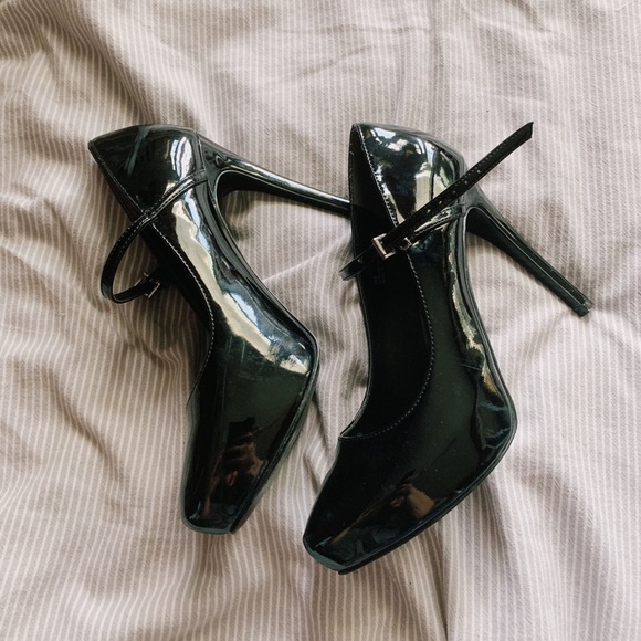 Charles David Shoes - Mary Jane Pointed Toe Heels Charles David Shoes - Mary Jane Pointed Toe Heels